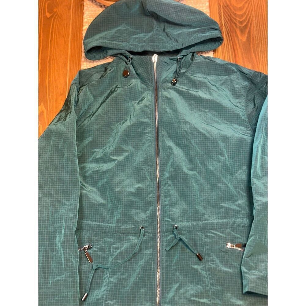Chicos Forest Green Hooded Zip Up Pocketed Lined Rain Windbreaker Jacket sz 1